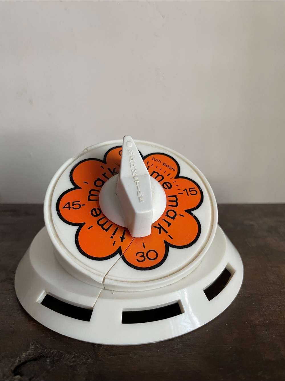 •| vintage kitchen timer